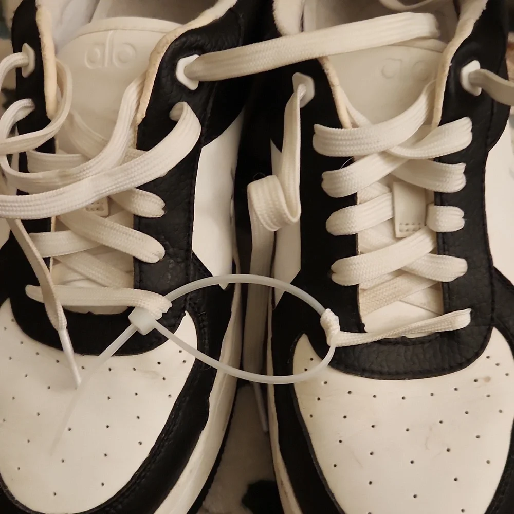 ALO Yoga Black and White Sneakers - Picture 3 of 5